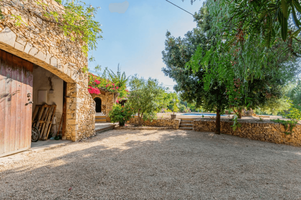 Chalet en venta en Camp d'esports, Lérida con piscina y 3 habitaciones