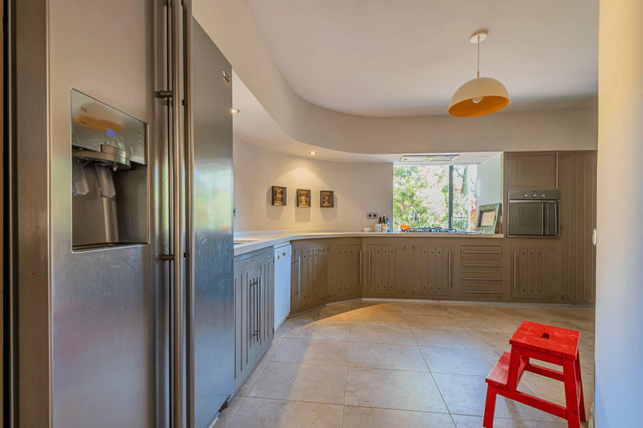 Chalet en venta en Camp d'esports, Lérida con piscina y 3 habitaciones