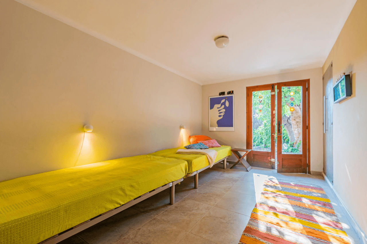 Chalet en venta en Camp d'esports, Lérida con piscina y 3 habitaciones